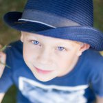 jongen, blauwe ogen, hoed, fotografie op locatie